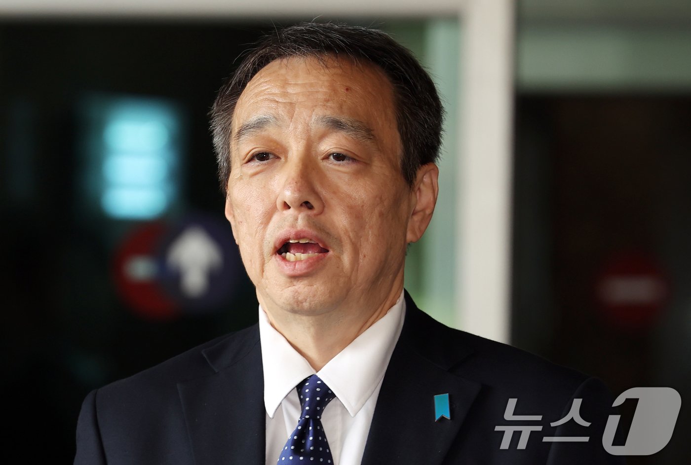 본문 이미지 - 미즈시마 고이치 신임 주한 일본대사가 17일 서울 강서구 김포공항에서 입국하며 부임 소감을 밝히고 있다. 2024.5.17/뉴스1 ⓒ News1 김명섭 기자