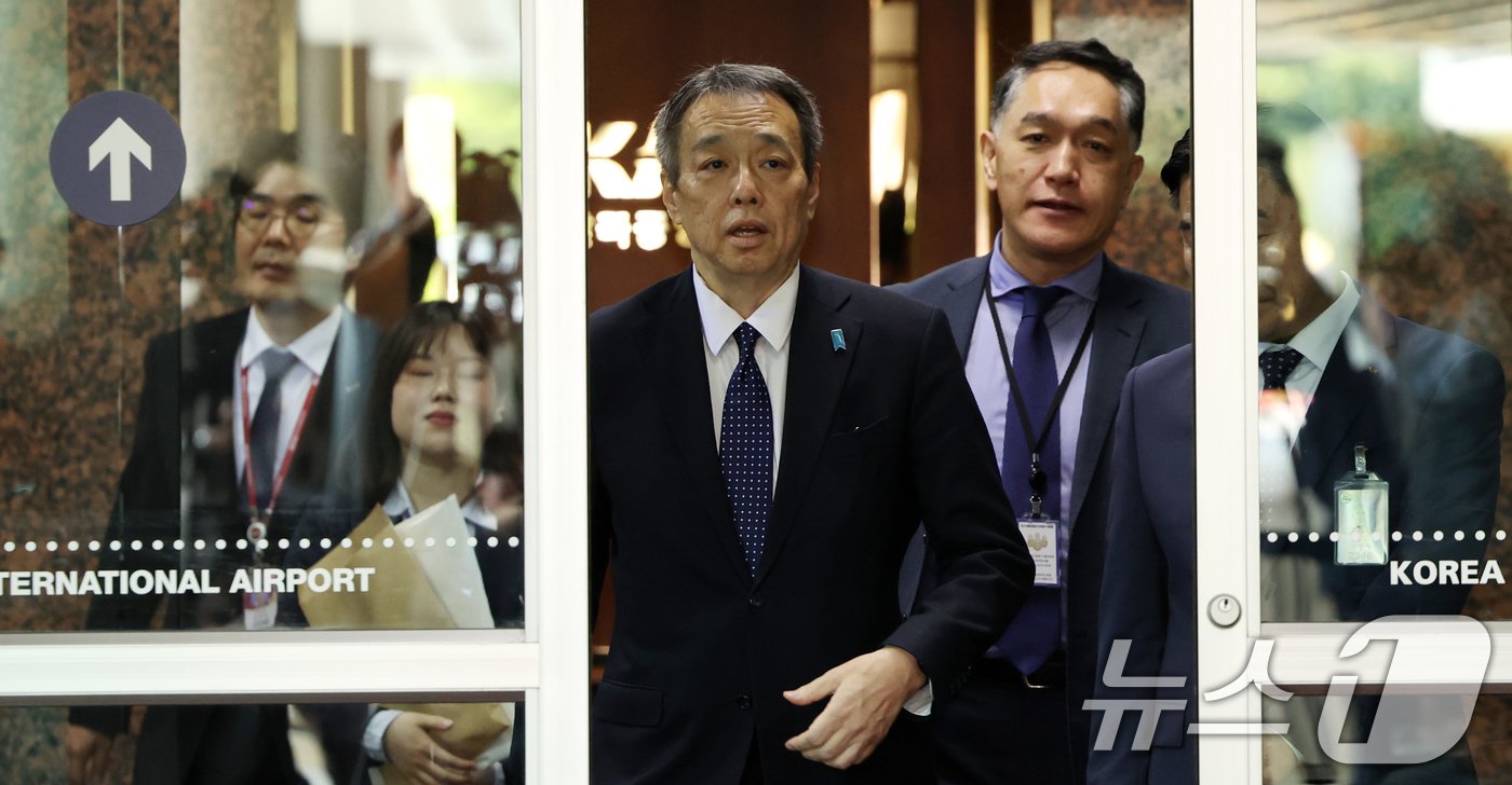 미즈시마 고이치 신임 주한 일본대사가 17일 서울 강서구 김포공항으로 입국하고 있다. 2024.5.17/뉴스1 ⓒ News1 김명섭 기자