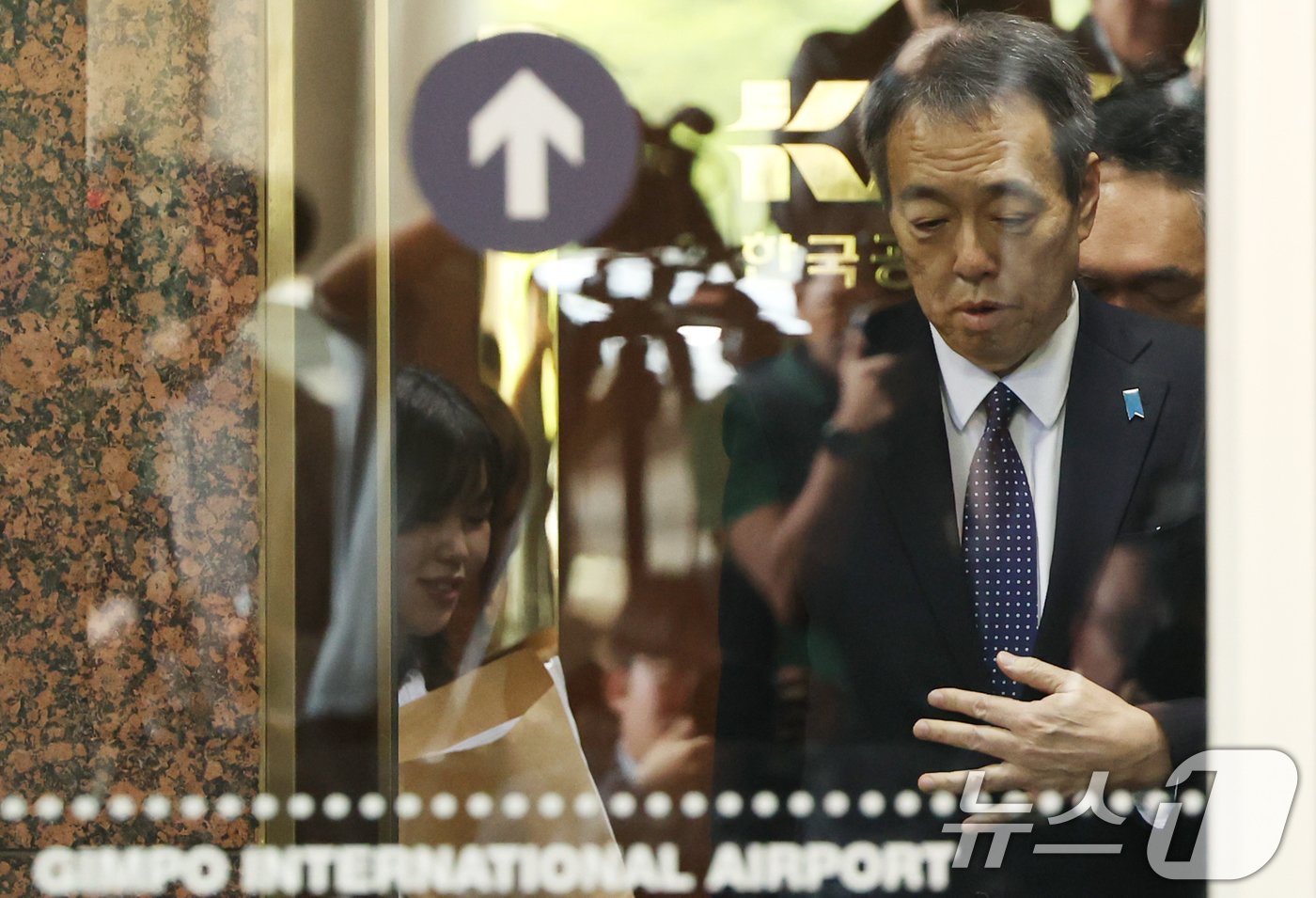 본문 이미지 - 미즈시마 고이치 신임 주한 일본대사가 17일 서울 강서구 김포공항으로 입국하고 있다. 2024.5.17/뉴스1 ⓒ News1 김명섭 기자