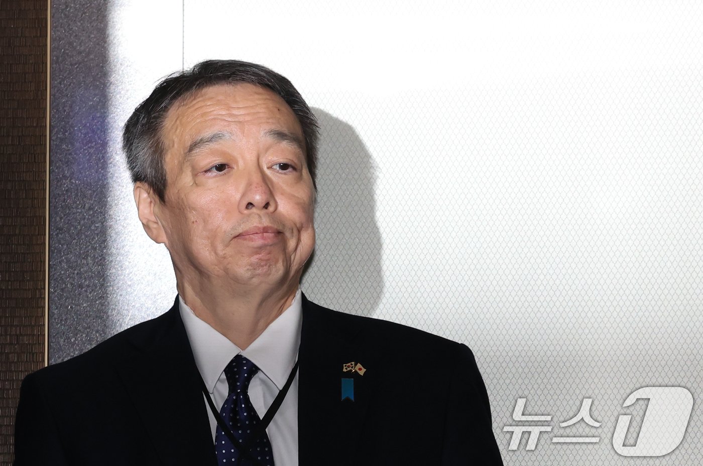 본문 이미지 - 미즈시마 고이치 신임 주한 일본대사가 17일 서울 종로구 외교부 청사를 방문해 승강기에 오르고 있다. 2024.5.17/뉴스1 ⓒ News1 허경 기자