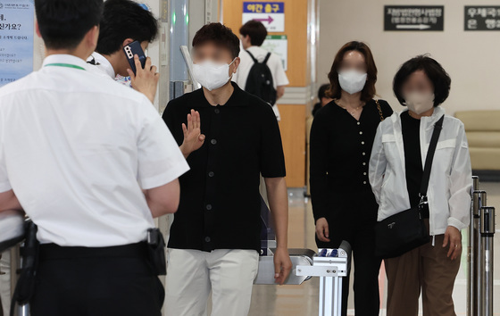 '출연료 수십억 횡령' 박수홍 친형, 오늘 대법원 최종 판단