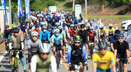 국내 최대 자전거축제 ‘설악 그란폰도’ 참가한 자전거 동호인들