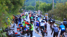 국내 최대 자전거축제 ‘설악 그란폰도’ 참가한 자전거 동호인들
