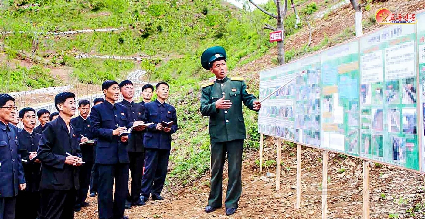 (평양 노동신문=뉴스1) = 북한 노동당 기관지 노동신문은 19일 "사방야계 공사는 자연재해로부터 인민의 생명안전과 국토를 보호하기 위한 중요한 사업"이라고 강조했다. [국내에서만 …
