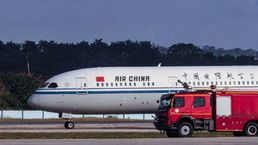 [사진] 쿠바 노선 재개로 아바나 공항 도착한 중국 여객기