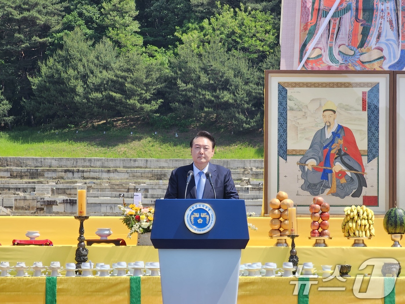 (양주=뉴스1) = 윤석열 대통령이 19일 오전 경기 양주회암사지에서 열린 '회암사 사리 이운 기념 문화축제 및 삼대화상 다례재'에 참석해 축사하고 있다. (조계종 제공) 2024 …