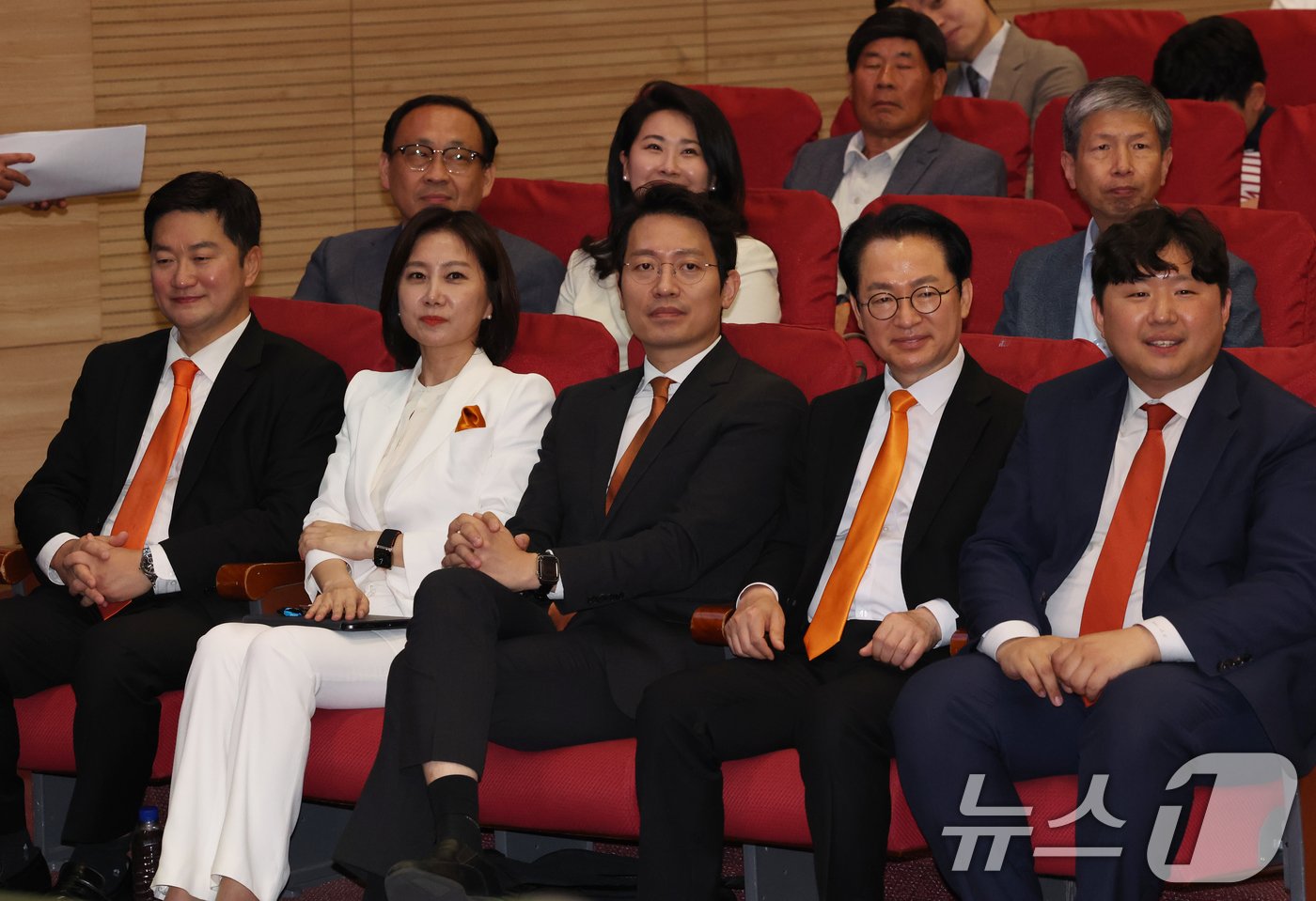 본문 이미지 - 개혁신당 당 대표 후보자들이 9일 서울 여의도 국회 의원회관에서 열린 개혁신당 전당대회에 참석하고 있다. 조대원(왼쪽부터), 허은아, 이기인, 천강정, 전성균 후보자. 2024.5.19/뉴스1 ⓒ News1 송원영 기자