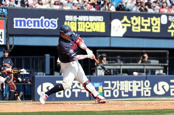 '눈야구' 롯데, 8볼넷 앞세워 LG에 6-1 승리…전날 패배 설욕