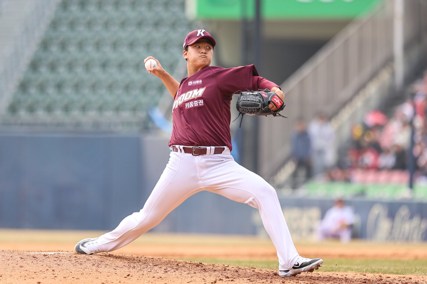 본문 이미지 - 지난해 1군 무대에서 투수로도 모습을 드러냈던 김건희. (키움 제공)