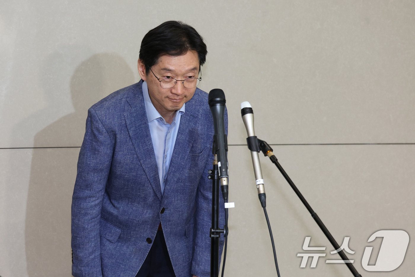 영국 유학 중인 김경수 전 경남도지사가 19일 인천국제공항을 통해 귀국하고 있다. 2024.5.19/뉴스1 ⓒ News1 신웅수 기자