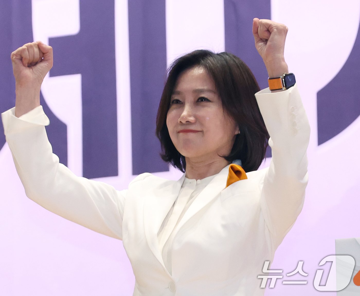 본문 이미지 - 허은아 개혁신당 신임 대표가 19일 서울 여의도 국회 의원회관에서 열린 개혁신당 전당대회에서 당 대표 수락연설을 마치고 기뻐하고 있다. 2024.5.19/뉴스1 ⓒ News1 송원영 기자