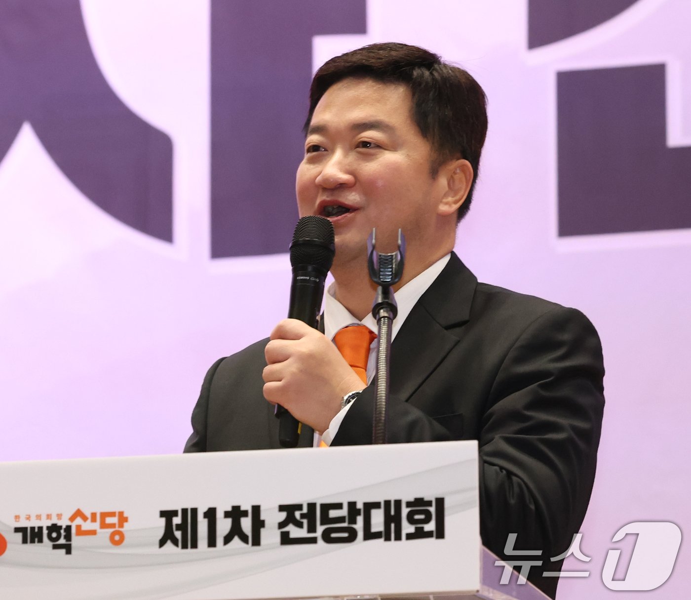 본문 이미지 - 조대원 개혁신당 신임 최고위원이 19일 서울 여의도 국회 의원회관에서 열린 개혁신당 전당대회에서 인사말을 하고 있다. 2024.5.19/뉴스1 ⓒ News1 송원영 기자