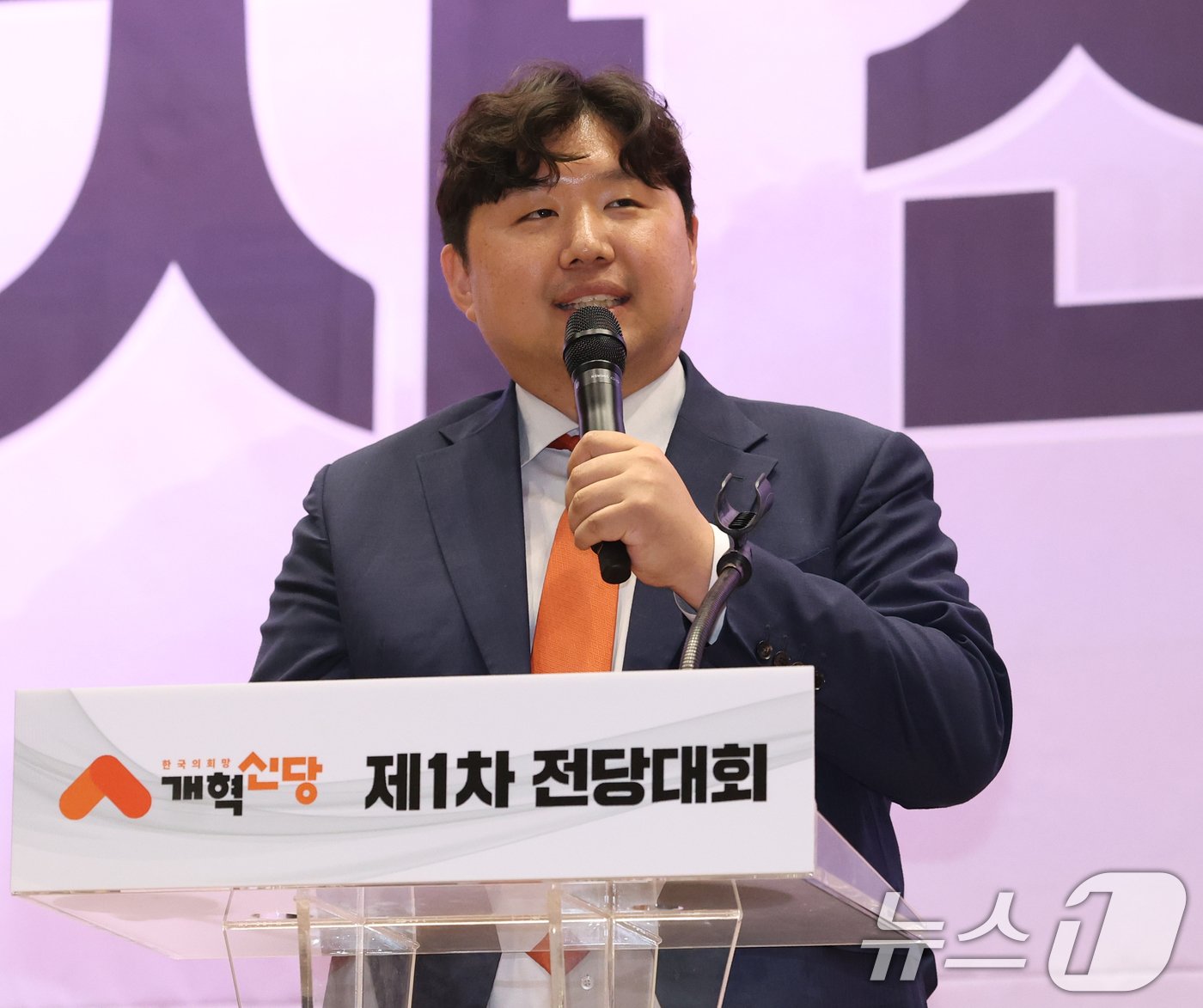 본문 이미지 - 전성균 개혁신당 신임 최고위원이 19일 서울 여의도 국회 의원회관에서 열린 개혁신당 전당대회에서 인사말을 하고 있다. 2024.5.19/뉴스1 ⓒ News1 송원영 기자