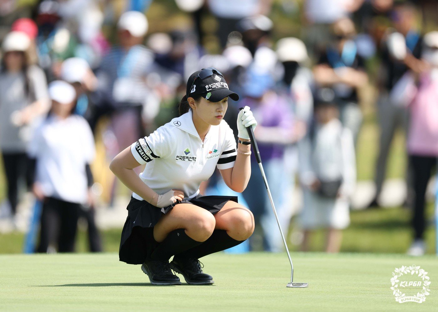 박현경이 19일 열린 KLPGA투어 두산 매치플레이 결승에서 5번홀 그린을 살피고 있다. &#40;KLPGA 제공&#41;