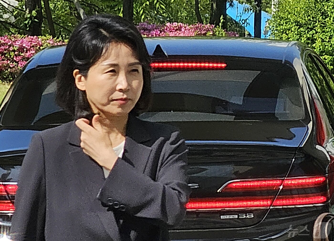 본문 이미지 - ‘공직선거법 위반’ 혐의로 불구속 기소된 더불어민주당 이재명 대표의 배우자 김혜경 씨가 5월2일 오전 경기 수원시 영통구 수원지방법원에서 열린 4차 공판에 출석하고 있다. 2024.5.2/뉴스1 ⓒ News1 김기현 기자