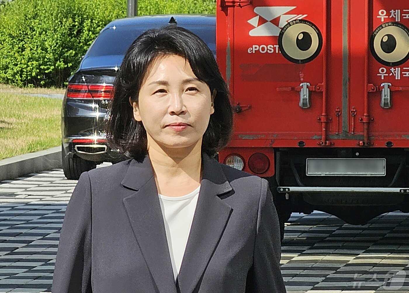 본문 이미지 - ‘공직선거법 위반’ 혐의로 불구속 기소된 더불어민주당 이재명 대표의 배우자 김혜경 씨가 2일 오전 경기 수원시 영통구 수원지방법원에서 열린 4차 공판에 출석하고 있다. 2024.5.2/뉴스1 ⓒ News1 김기현 기자