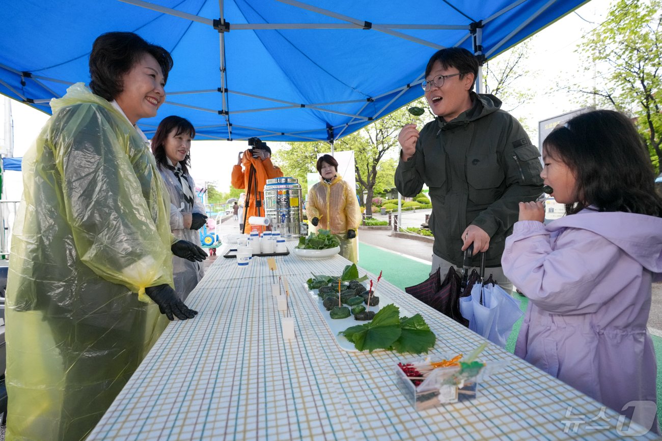 지난해 열린 곰취축제 자료사진.&#40;양구군 제공&#41;/뉴스1