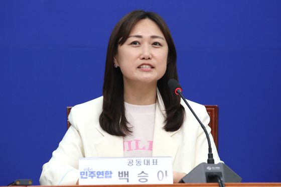 "국편 등 역사기관장, 예산 전용해 비공개 독도 방문…일본 눈치 봤나"