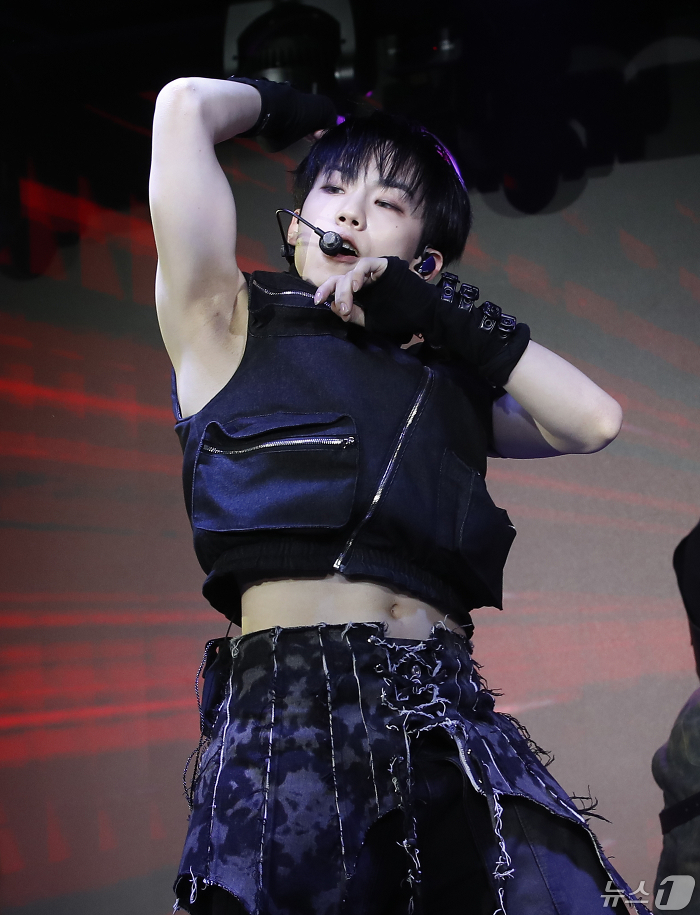 (서울=뉴스1) 권현진 기자 = 그룹 엘라스트(E'LAST) 원준이 2일 오후 서울 마포구 서교동 ㅎㄷ스테이지에서 가진 첫 번째 정규앨범 'EVERLASTING' 발매 기념 쇼케이 …