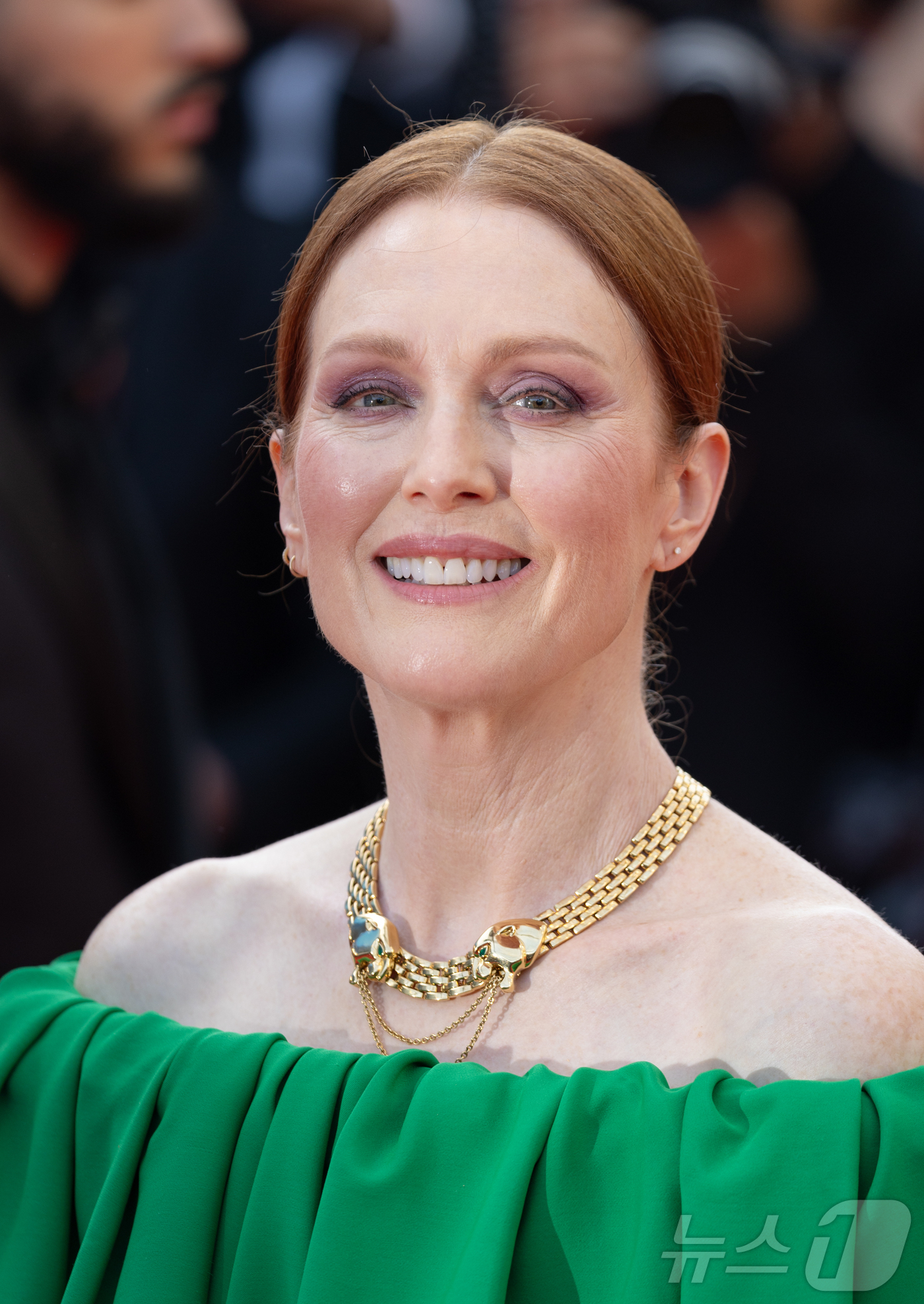 (칸=뉴스1) 이준성 기자 = 19일(현지 시간) 프랑스 남부 도시 칸 '팔레 데 페스티발’(Palais des Festival) 뤼미에르 대극장에서 열린 제77회 칸 국제영화제 …