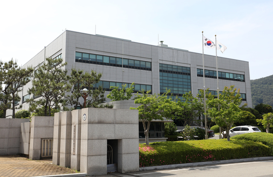 검찰, '불법 여론조사 의뢰' 거제시의원에 징역 1년 구형