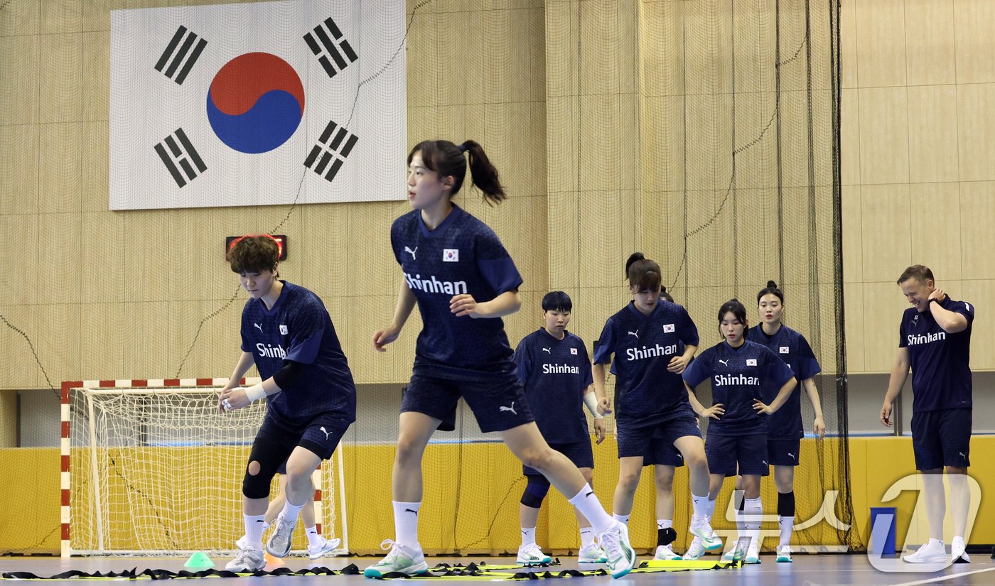 본문 이미지 - 한국 여자핸드볼 대표팀. 2024.5.20/뉴스1 ⓒ News1 김명섭 기자