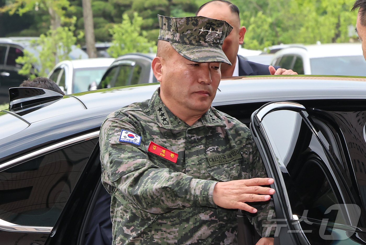 본문 이미지 - 김계환 해병대 사령관이 21일 경기 과천시 정부과천청사 고위공직자범죄수사처에 채상병 사건 수사 관련 조사를 받기 위해 출석하고 있다. 2024.5.21/뉴스1 ⓒ News1 김도우 기자