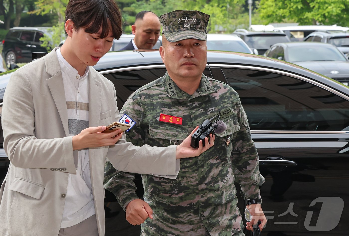 본문 이미지 - 김계환 해병대 사령관이 21일 경기 과천시 정부과천청사 고위공직자범죄수사처에 채상병 사건 수사 관련 조사를 받기 위해 출석하고 있다. 2024.5.21/뉴스1 ⓒ News1 김도우 기자
