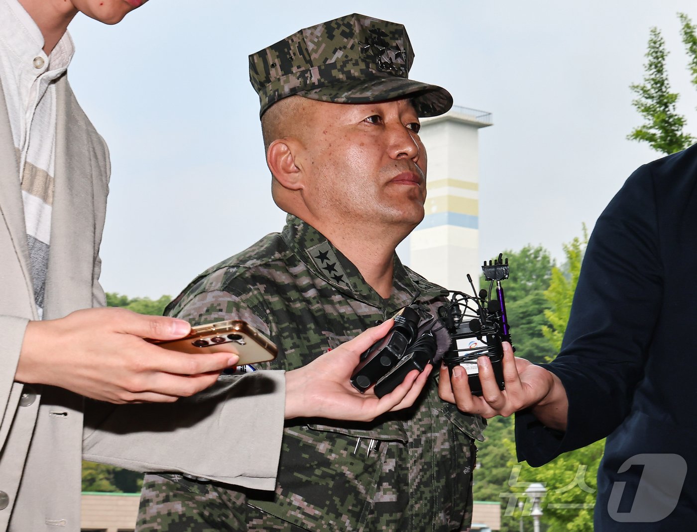 본문 이미지 - 김계환 해병대 사령관이 21일 경기 과천시 정부과천청사 고위공직자범죄수사처에 채상병 사건 수사 관련 조사를 받기 위해 출석하고 있다. 2024.5.21/뉴스1 ⓒ News1 김도우 기자
