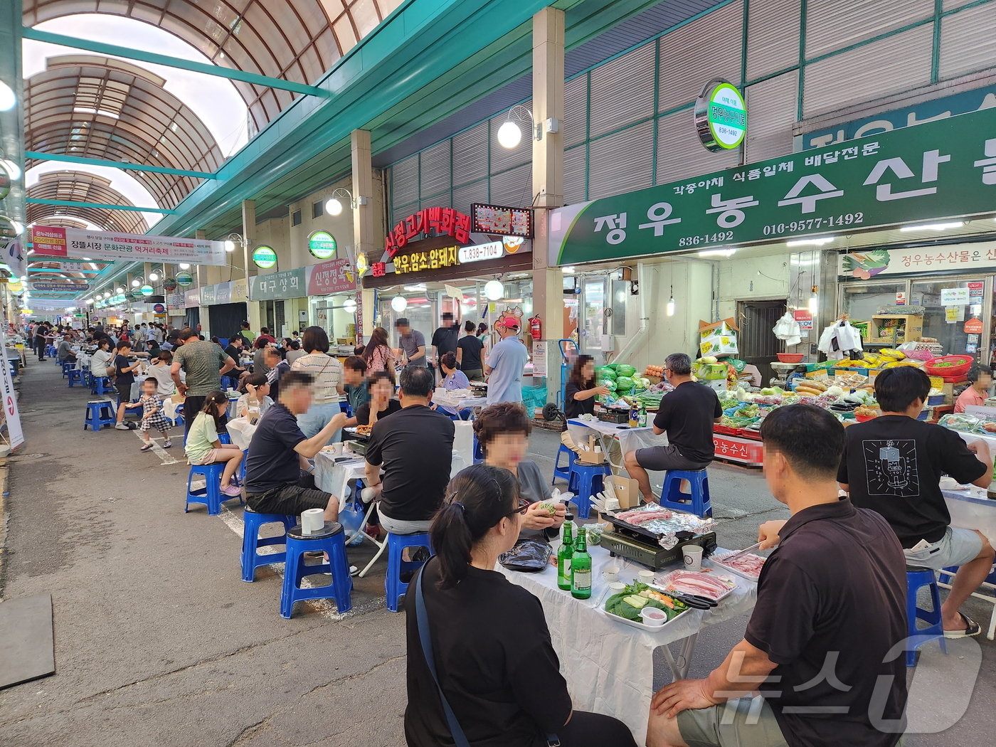 본문 이미지 - 지난해 증평장뜰시장 먹거리 축제.(증평군 제공)/뉴스1