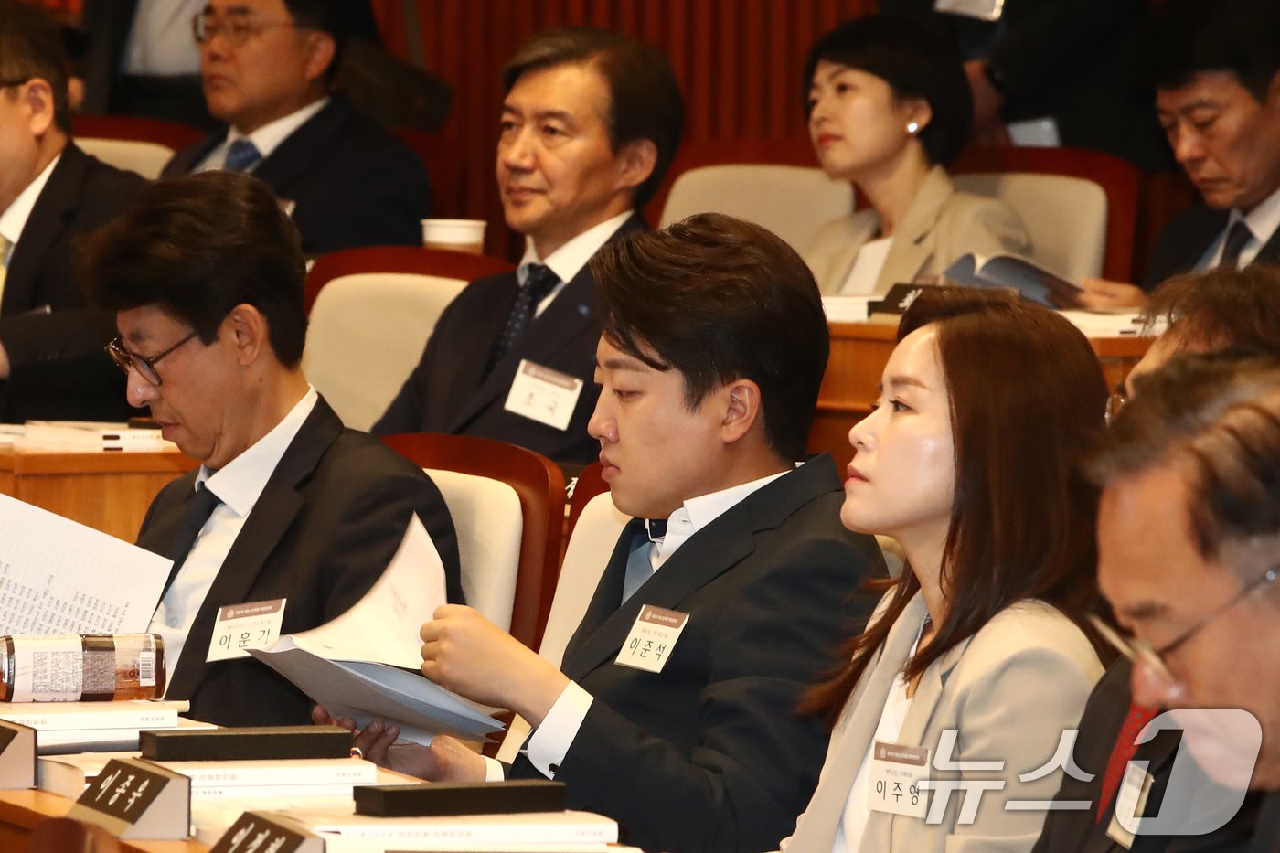 조국 조국혁신당 대표와 이준석 개혁신당 당선인이 21일 오전 서울 여의도 국회박물관에서 열린 제22대 국회 초선의원 의정연찬회에 참석해 있다. 2024.5.21/뉴스1 ⓒ News1 이광호 기자