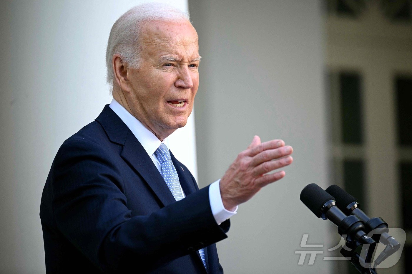 본문 이미지 - 조 바이든 미국 대통령이 20일(현지시간) 워싱턴 백악관 로즈 가든에서 열린 '유대계 미국인 유산의 달' 축하 행사서 연설을 갖고 "국제형사재판소(ICC) 검찰이 베냐민 네타냐후 이스라엘 총리에게 체포영장을 청구한 것은 터무니없다＂고 밝히고 있다. 2024.05.21 ⓒ AFP=뉴스1 ⓒ News1 우동명 기자