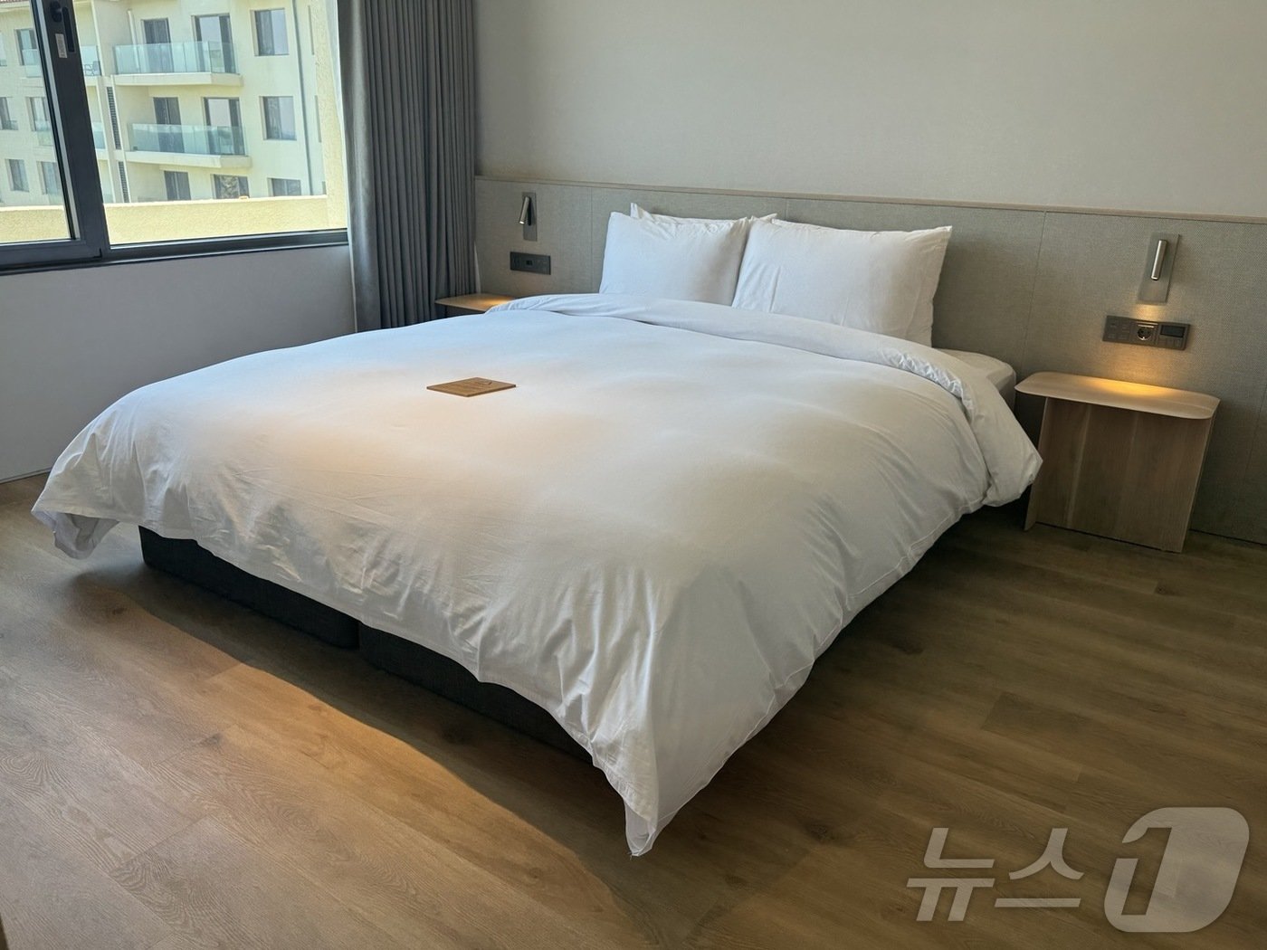 본문 이미지 - 리노베이션을 마친 해비치 리조트 제주의 객실 침실 모습. ⓒ 뉴스1 김형준 기자