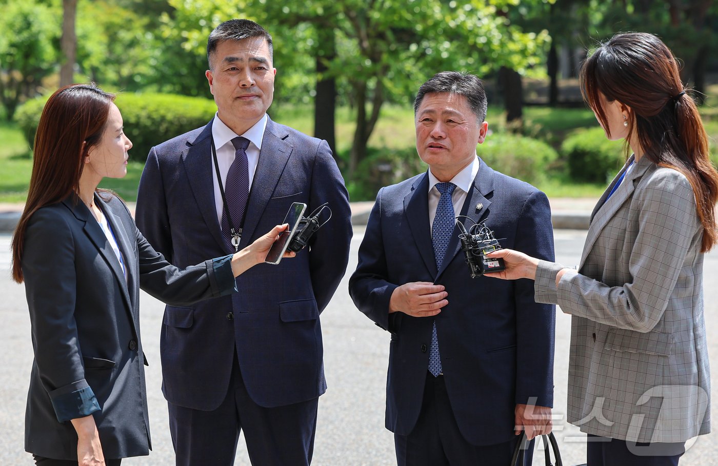 본문 이미지 - 박정훈 전 해병대 수사단장(대령)이 21일 경기 과천시 정부과천청사 고위공직자범죄수사처에 채상병 사건 수사 관련 조사를 받기 위해 출석하고 있다. 2024.5.21/뉴스1 ⓒ News1 김도우 기자
