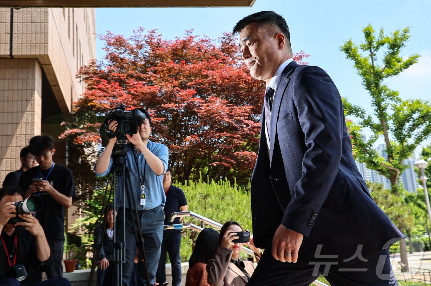 본문 이미지 - 박정훈 전 해병대 수사단장(대령)이 21일 경기 과천시 정부과천청사 고위공직자범죄수사처에 채상병 사건 수사 관련 조사를 받기 위해 출석하고 있다. 2024.5.21/뉴스1 ⓒ News1 김도우 기자