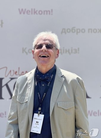 본문 이미지 - 활짝 웃고 있는 제브 라테트 씨ⓒ 뉴스1 윤슬빈 기자