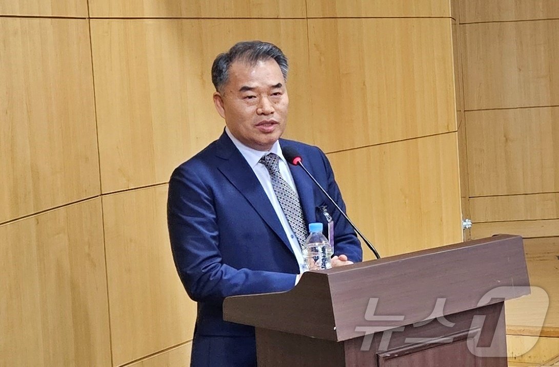 본문 이미지 - 문성철 코미팜 대표가 21일 국회 의원회관에서 열린 '아프리카돼지열병 백신 개발 연구 지원 및 제도 개선을 위한 토론회'에서 주제발표를 하고 있다. ⓒ 뉴스1 최서윤 기자