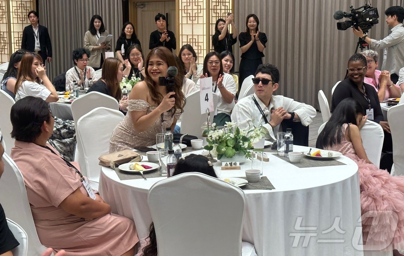 본문 이미지 - 필리핀의 유명 코미디언이자 배우 멜라이 칸티베로스 프란시스코ⓒ 뉴스1 윤슬빈 기자