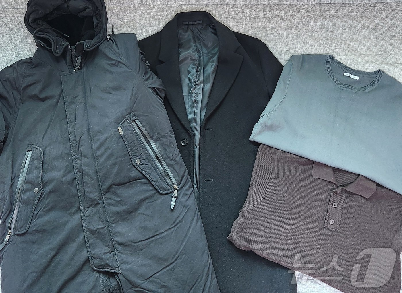 본문 이미지 - 크린토피아 수거·배달 서비스에 맡길 의류. 겨울 의류 2벌, 여름 의류 2벌을 선택했다. ⓒ News1 이정후 기자