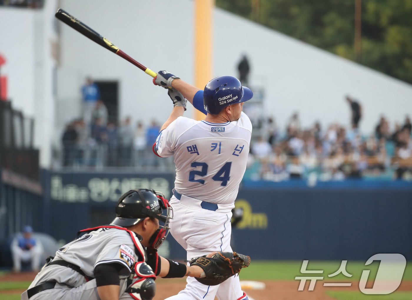 삼성 라이온즈 데이비드 맥키넌이 두산과의 더블헤더 2차전에서 5타수 4안타 7타점으로 맹활약했다./뉴스1 ⓒ News1 공정식 기자