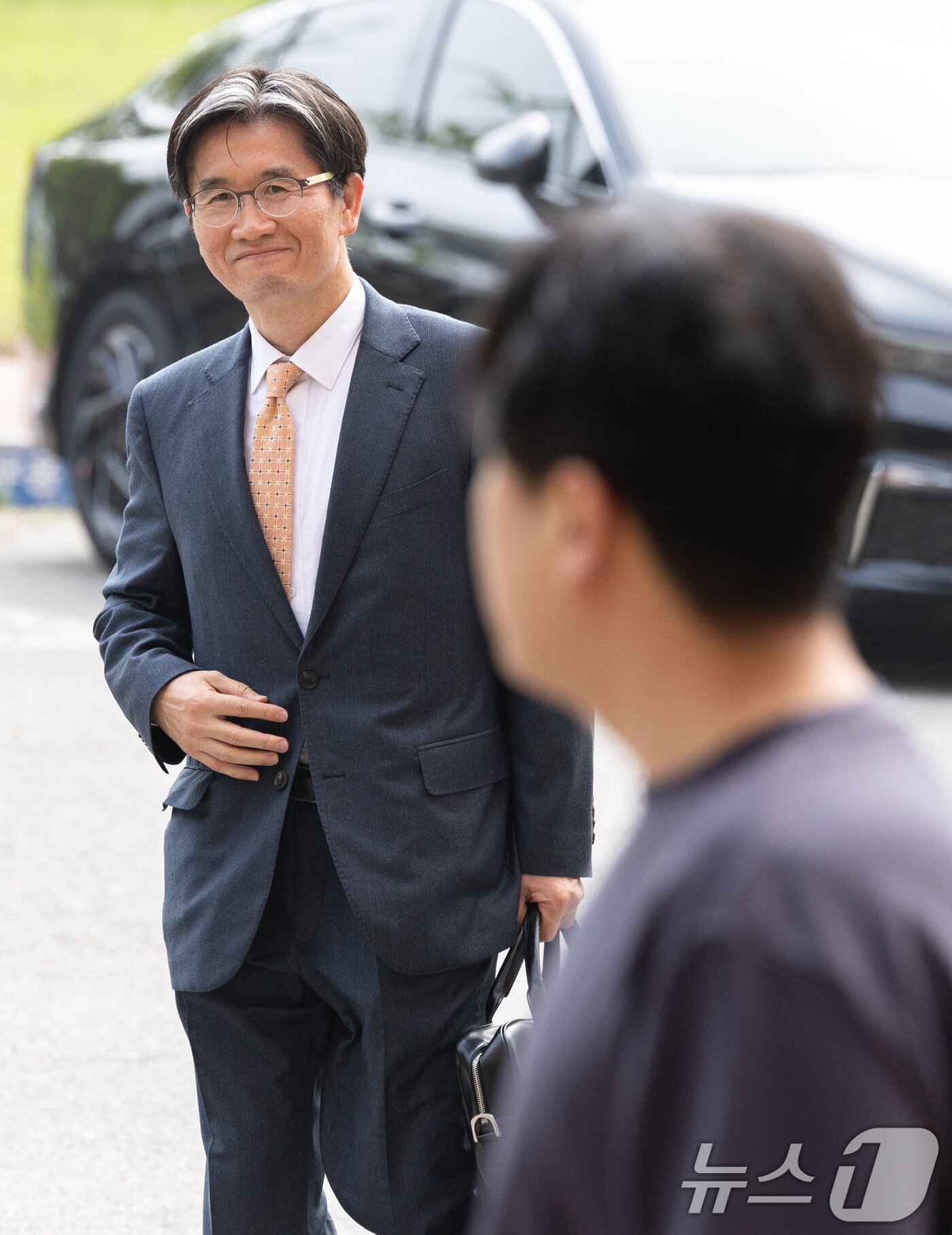 본문 이미지 - 오동운 신임 고위공직자범죄수사처장이 22일 오전 경기도 과천시 관문로 고위공직자범죄수사처(공수처)로 첫 출근하고 있다. 2024.5.22/뉴스1 ⓒ News1 이재명 기자
