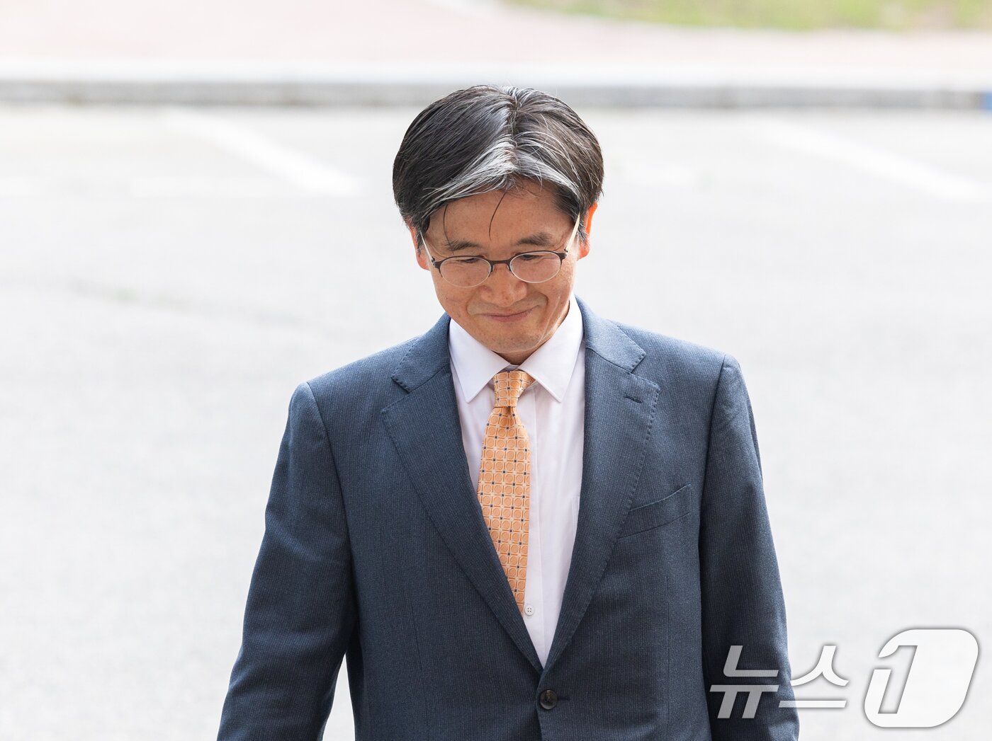 본문 이미지 - 오동운 신임 고위공직자범죄수사처장이 22일 오전 경기도 과천시 관문로 고위공직자범죄수사처(공수처)로 첫 출근하고 있다. 2024.5.22/뉴스1 ⓒ News1 이재명 기자