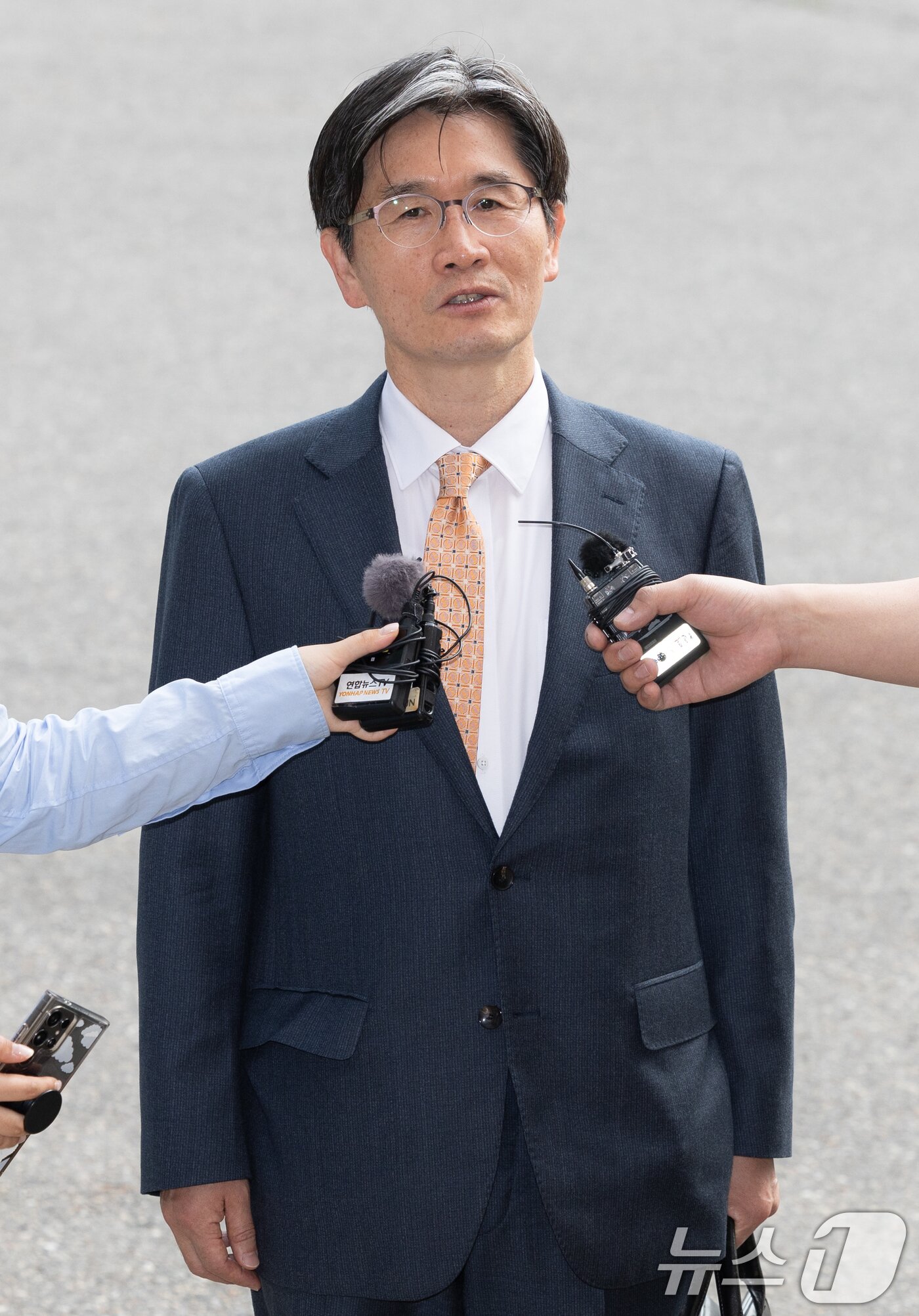 본문 이미지 - 오동운 신임 고위공직자범죄수사처장이 22일 오전 경기도 과천시 관문로 고위공직자범죄수사처(공수처)로 첫 출근하며 소감을 밝히고 있다. 2024.5.22/뉴스1 ⓒ News1 이재명 기자