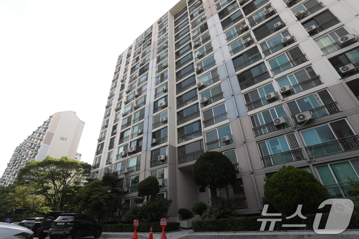 본문 이미지 - 1기 신도시 정비 선도지구 선정계획을 발표한 22일 오후 경기 성남시 분당구에 아파트들이 밀집해 있다. /뉴스1 ⓒ News1 김영운 기자