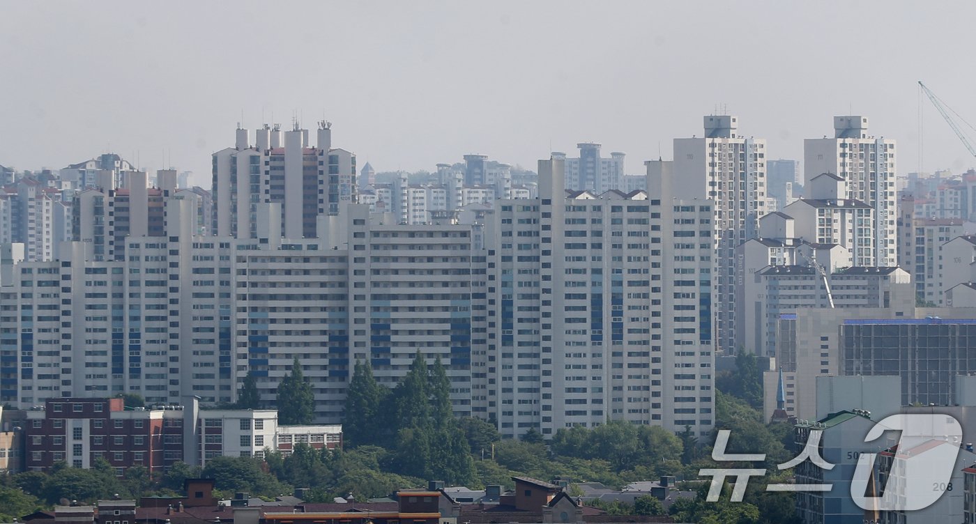 1기 신도시 정비 선도지구 선정계획을 발표한 22일 오후 경기 성남시 분당구에 아파트들이 밀집해 있다. 2024.5.22/뉴스1 ⓒ News1 김영운 기자