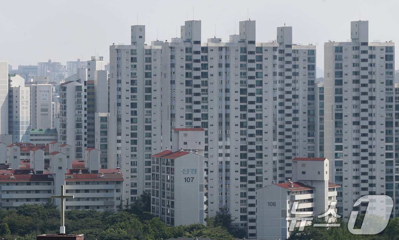 본문 이미지 - 1기 신도시 정비 선도지구 선정계획을 발표한 5월 22일 오후 경기 성남시 분당구에 아파트들이 밀집해 있다. 2024.5.22/뉴스1 ⓒ News1 김영운 기자