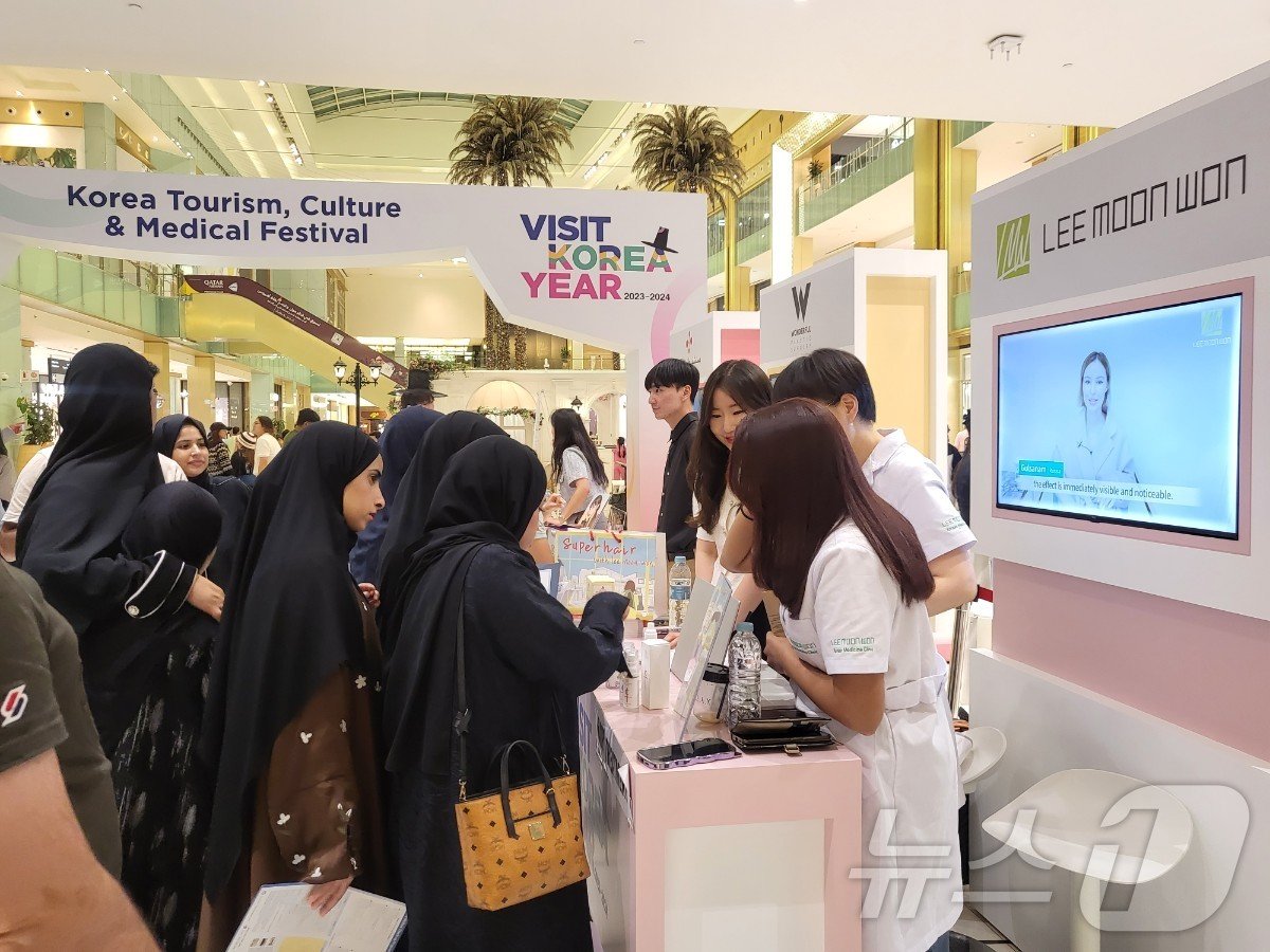 본문 이미지 - 한국문화관광의료대전 상담부스(한국관광공사 제공)