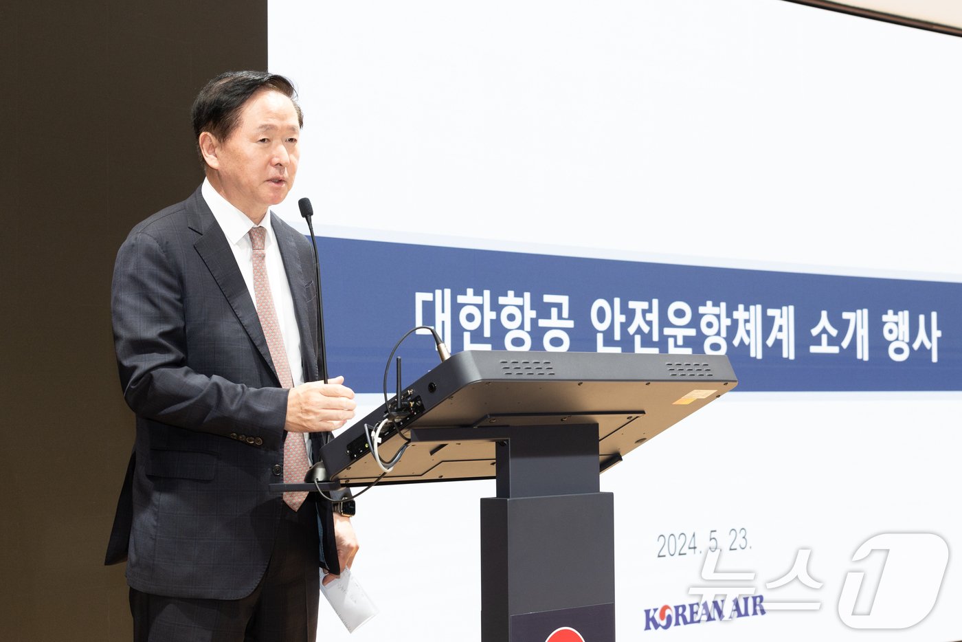 본문 이미지 -  우기홍 대한항공 사장이 23일 오전 서울 강서구 대한항공 본사에서 인삿말을 하고 있다.(대한항공 제공)