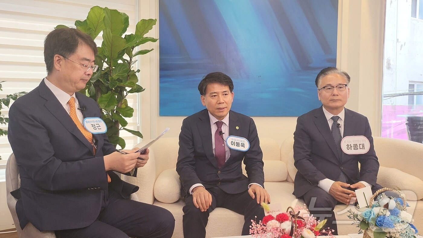 본문 이미지 - 지난 22일 정근 온종합그룹 원장&#40;왼쪽부터&#41;, 이동욱 경기도의사회 회장, 하종대 전 한국정책방송원 원장이 ONN닥터TV 프로그램 녹화에 참여하고 있다&#40;온종합병원 제공&#41;