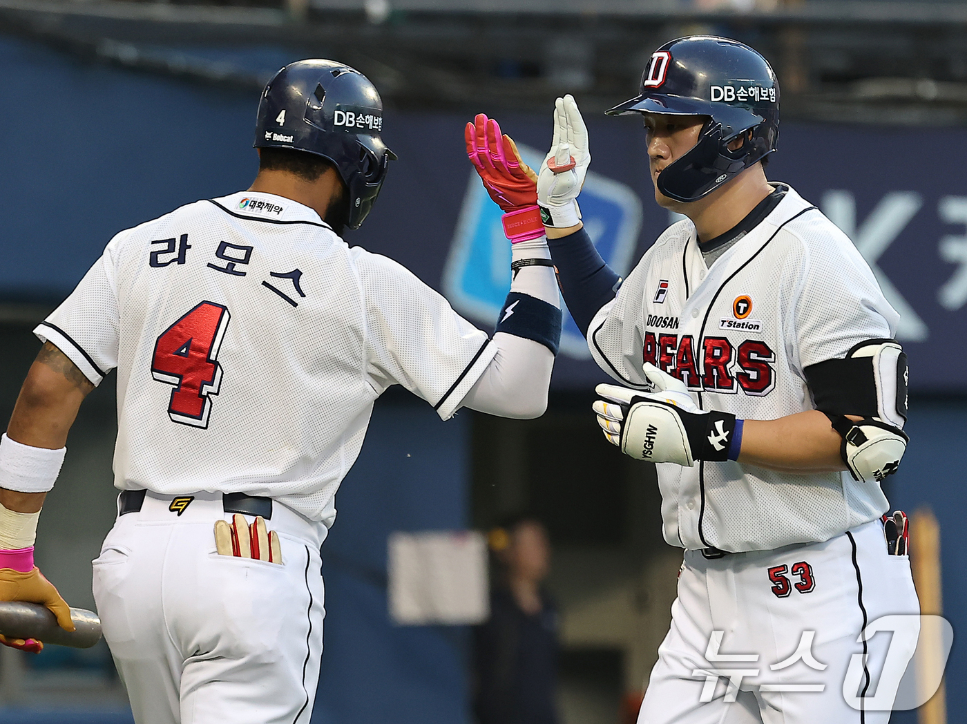 (서울=뉴스1) 김진환 기자 = 23일 오후 서울 송파구 잠실야구장에서 열린 프로야구 '2024 신한 SOL 뱅크 KBO리그' SSG 랜더스와 두산 베어스의 경기,  두산 양석환이 …